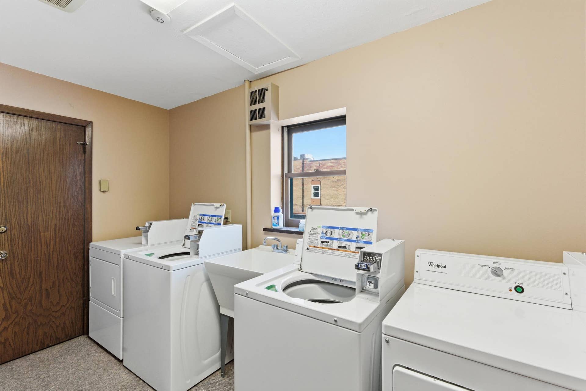 218 Minnesota Avenue NW, Bemidji, MN 56601 Shared apartment laundry