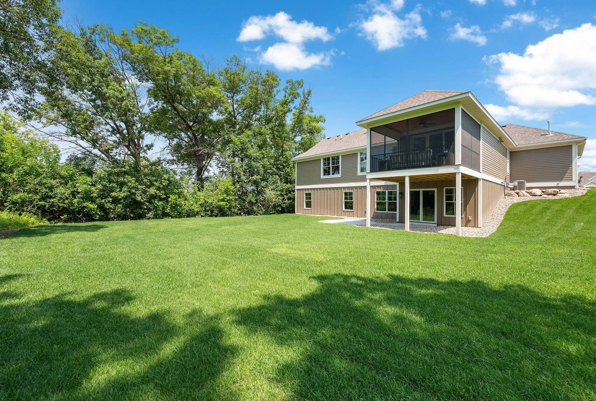 30-web-or-mls-13728-enfield-ave-n.jpg