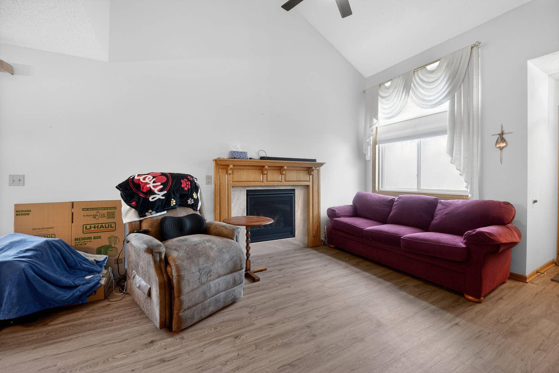 7040 49th Street N, Oakdale, MN 55128 13_7040_49th_St_N_Oakdale_MN_55128-Living_room-DSC_5632.jpg