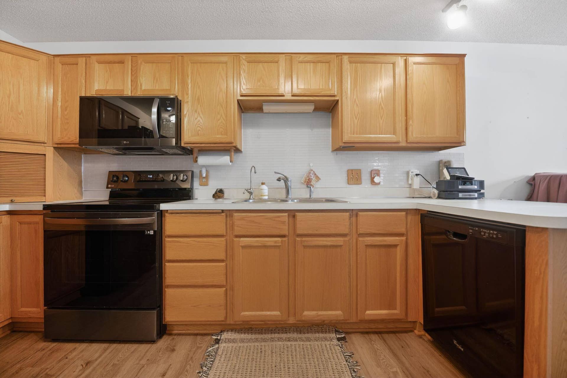 7040 49th Street N, Oakdale, MN 55128 16_7040_49th_St_N_Oakdale_MN_55128-Kitchen-DSC_5617.jpg