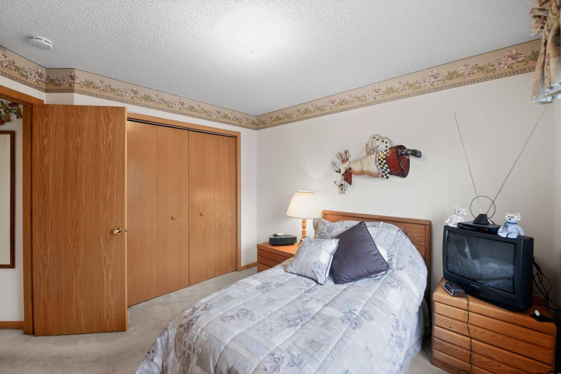 7040 49th Street N, Oakdale, MN 55128 26_7040_49th_St_N_Oakdale_MN_55128-Bedroom-DSC_5653.jpg