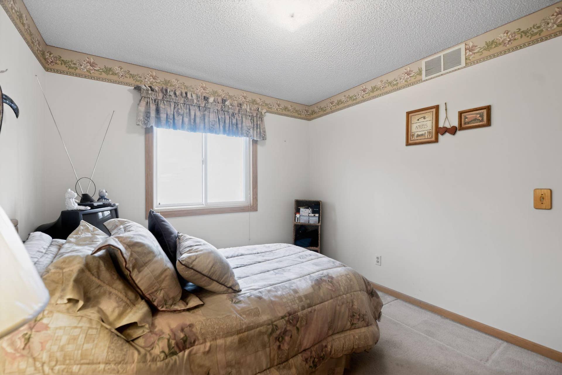 7040 49th Street N, Oakdale, MN 55128 22_7040_49th_St_N_Oakdale_MN_55128-Bedroom-DSC_5654.jpg