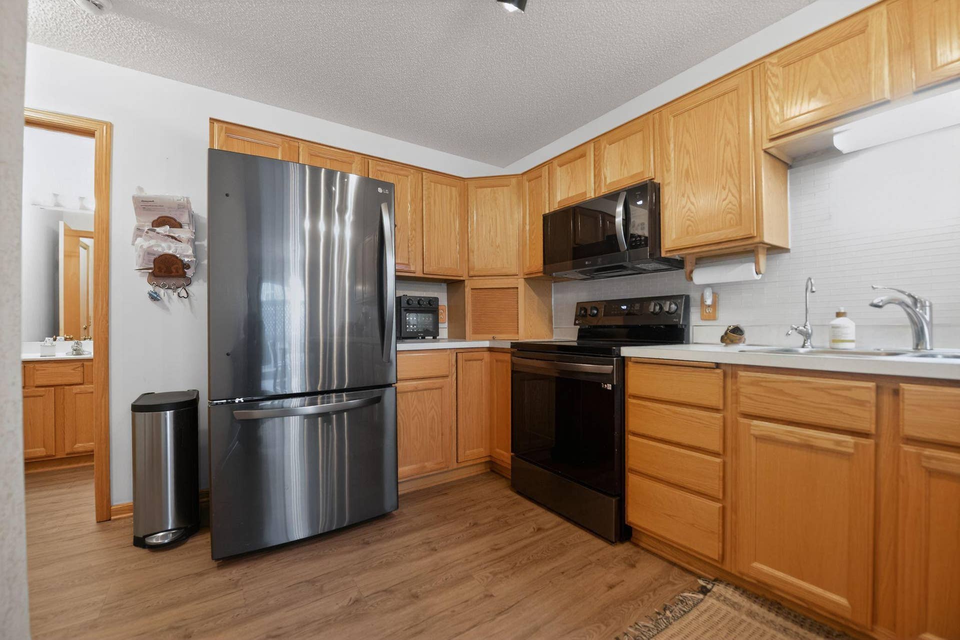 7040 49th Street N, Oakdale, MN 55128 15_7040_49th_St_N_Oakdale_MN_55128-Kitchen-DSC_5615.jpg