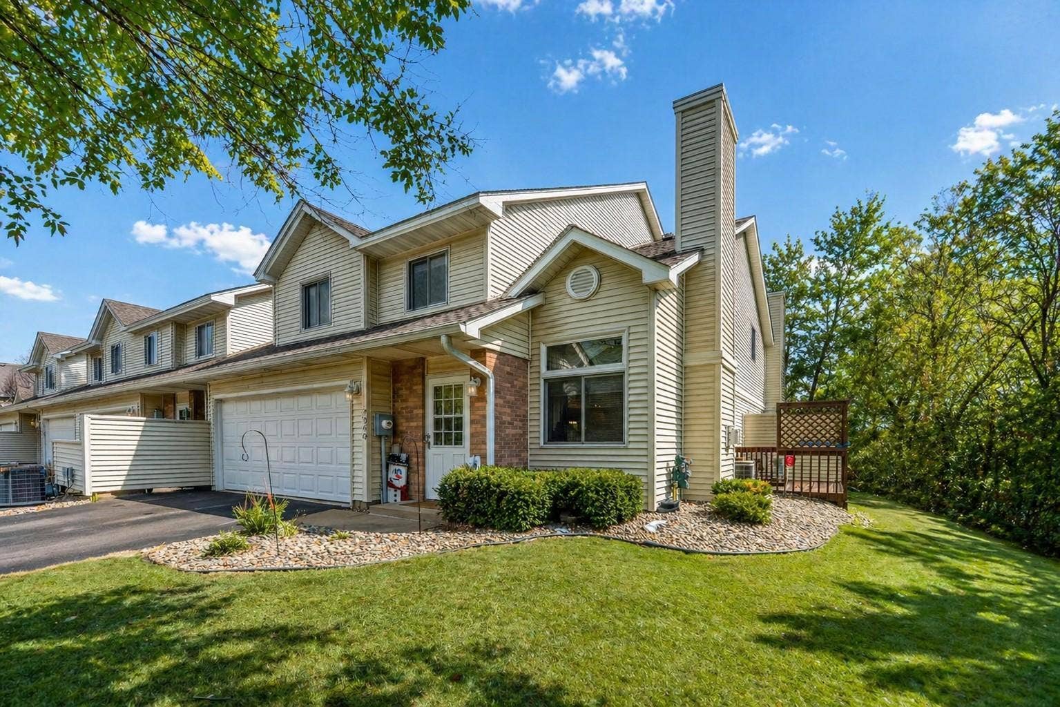 7040 49th Street N, Oakdale, MN 55128 7040 49th Summer Front .jpg