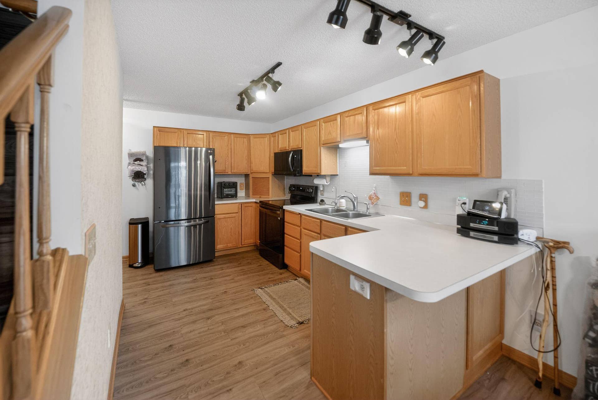 7040 49th Street N, Oakdale, MN 55128 17_7040_49th_St_N_Oakdale_MN_55128-Kitchen-DSC_5611.jpg