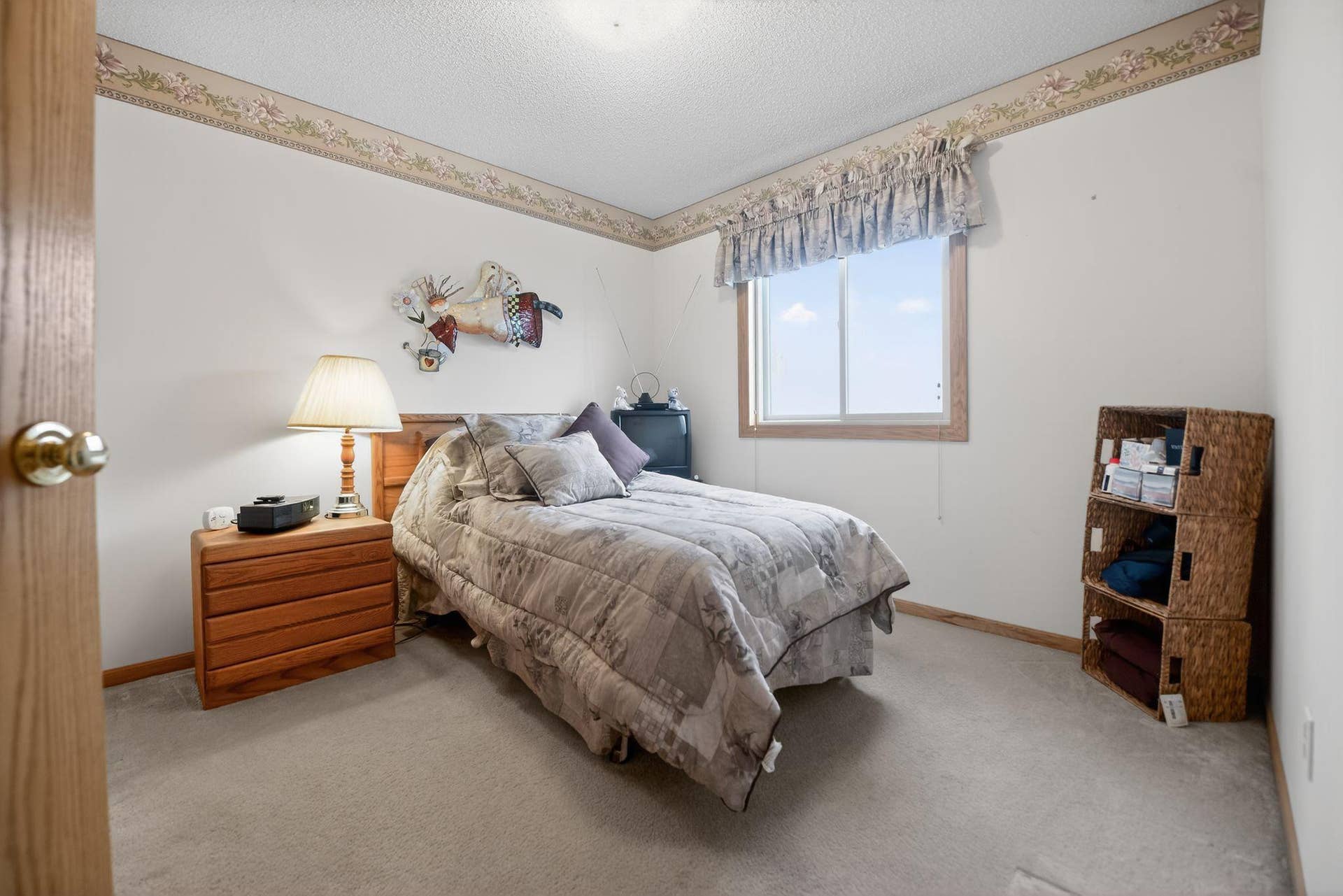 7040 49th Street N, Oakdale, MN 55128 27_7040_49th_St_N_Oakdale_MN_55128-Bedroom-DSC_5652.jpg