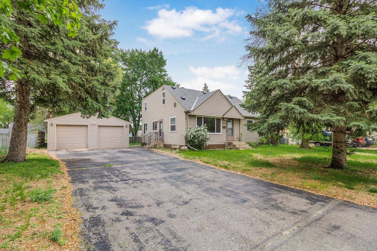 5030 Ewing Avenue N, Brooklyn Center, MN 55429 West Facing House