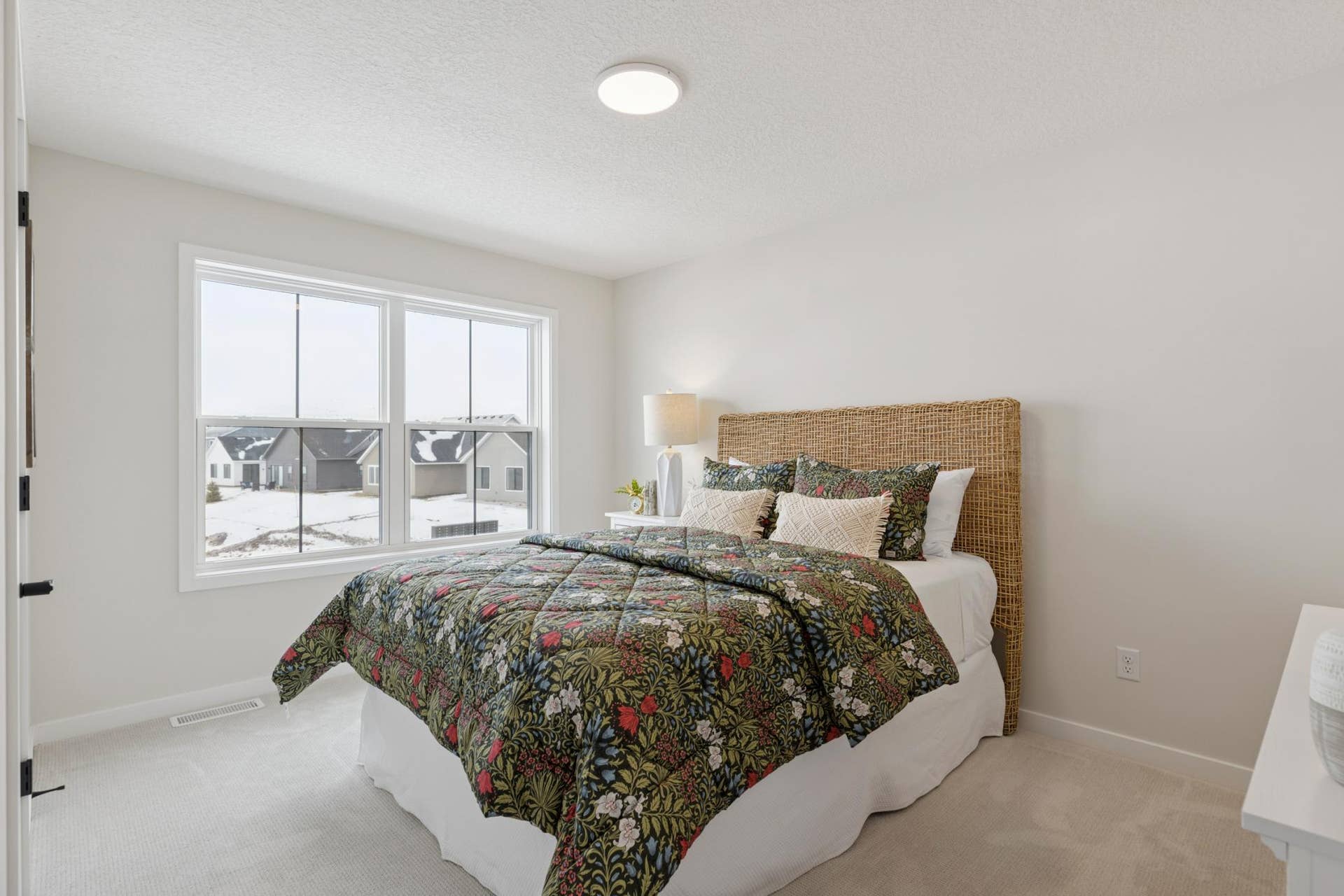 3480 Knightsbridge Trail N, Lake Elmo, MN 55042 NS01004001 - Virginia Patio B - 3480 Knightsbridge Trail N 45.jpg
