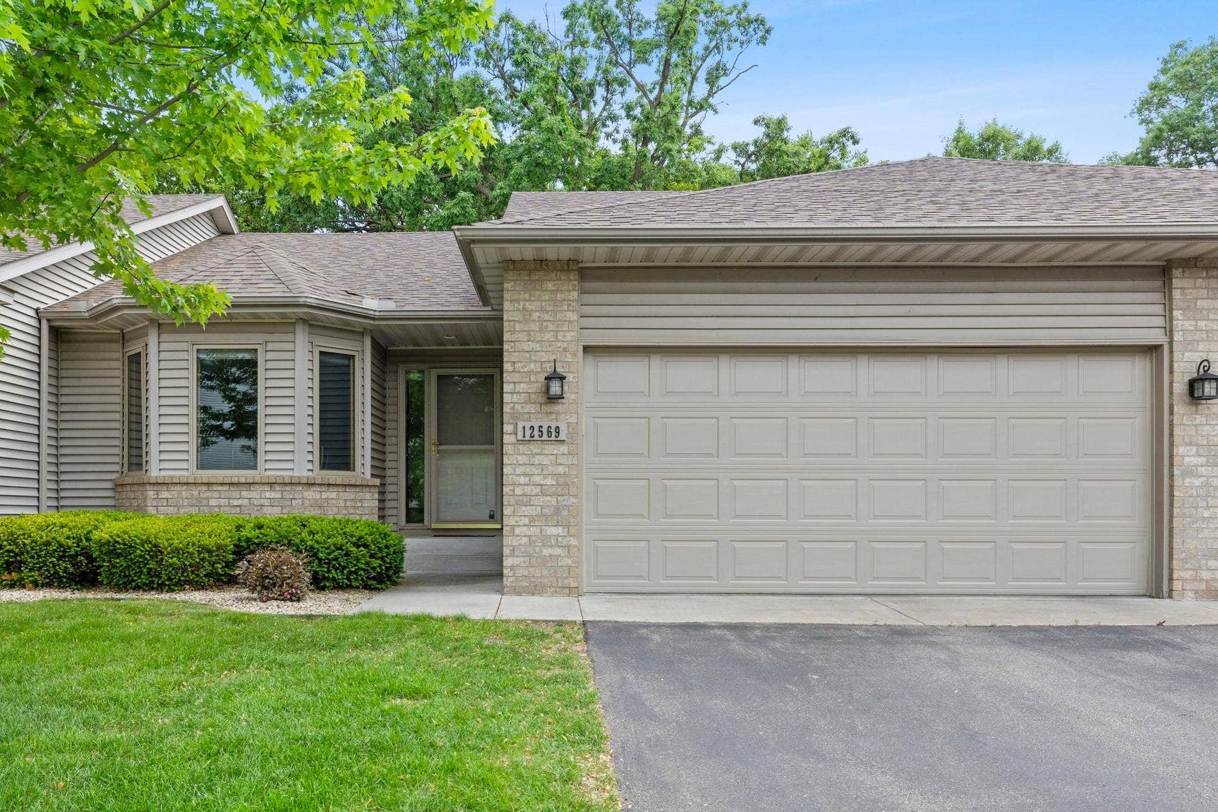12569 74th Avenue N, Maple Grove, MN 55369 Welcome to 12569 74th Ave N!