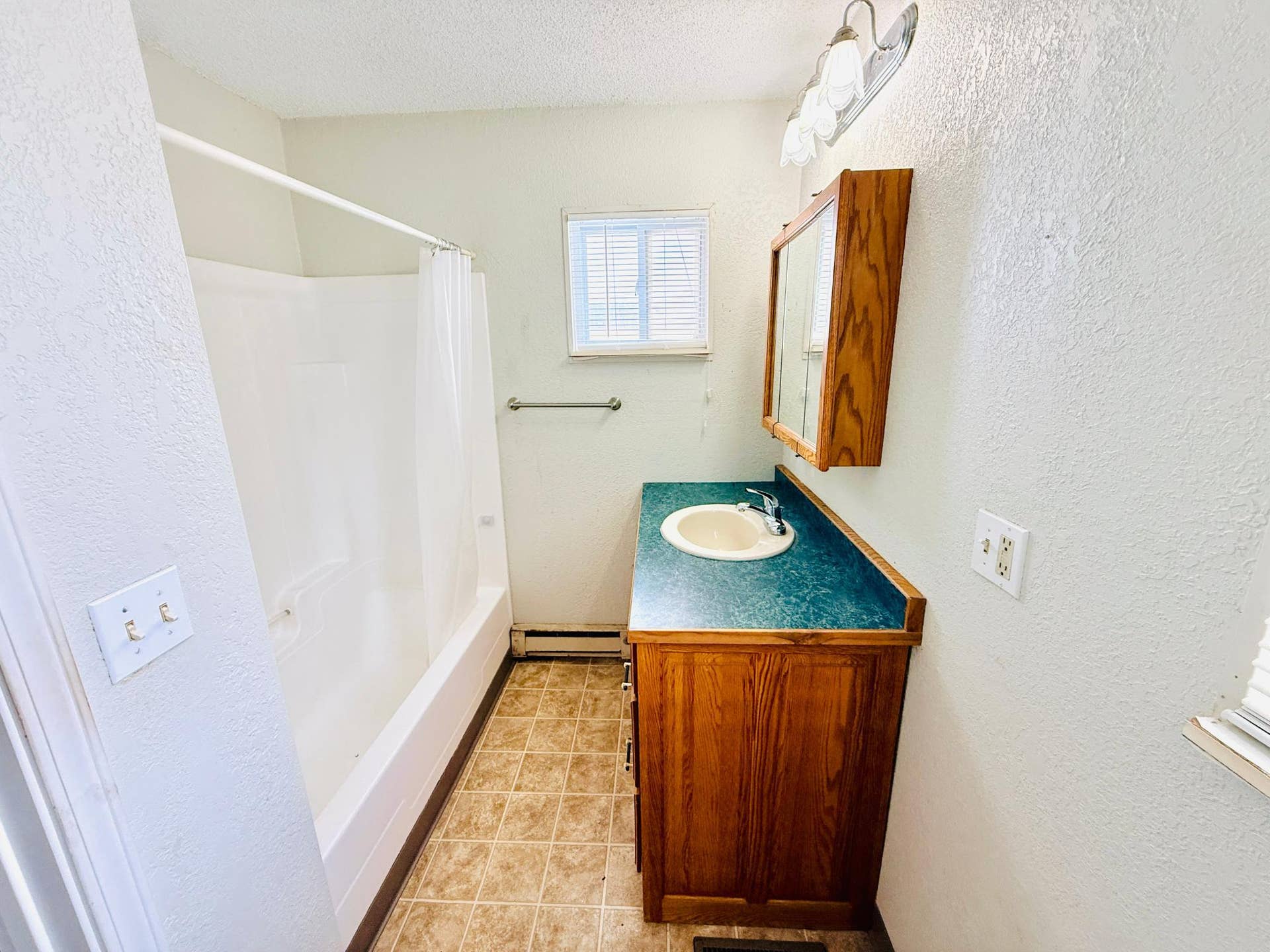 515 Carr Lake Road SE, Bemidji, MN 56601 Main Bathroom