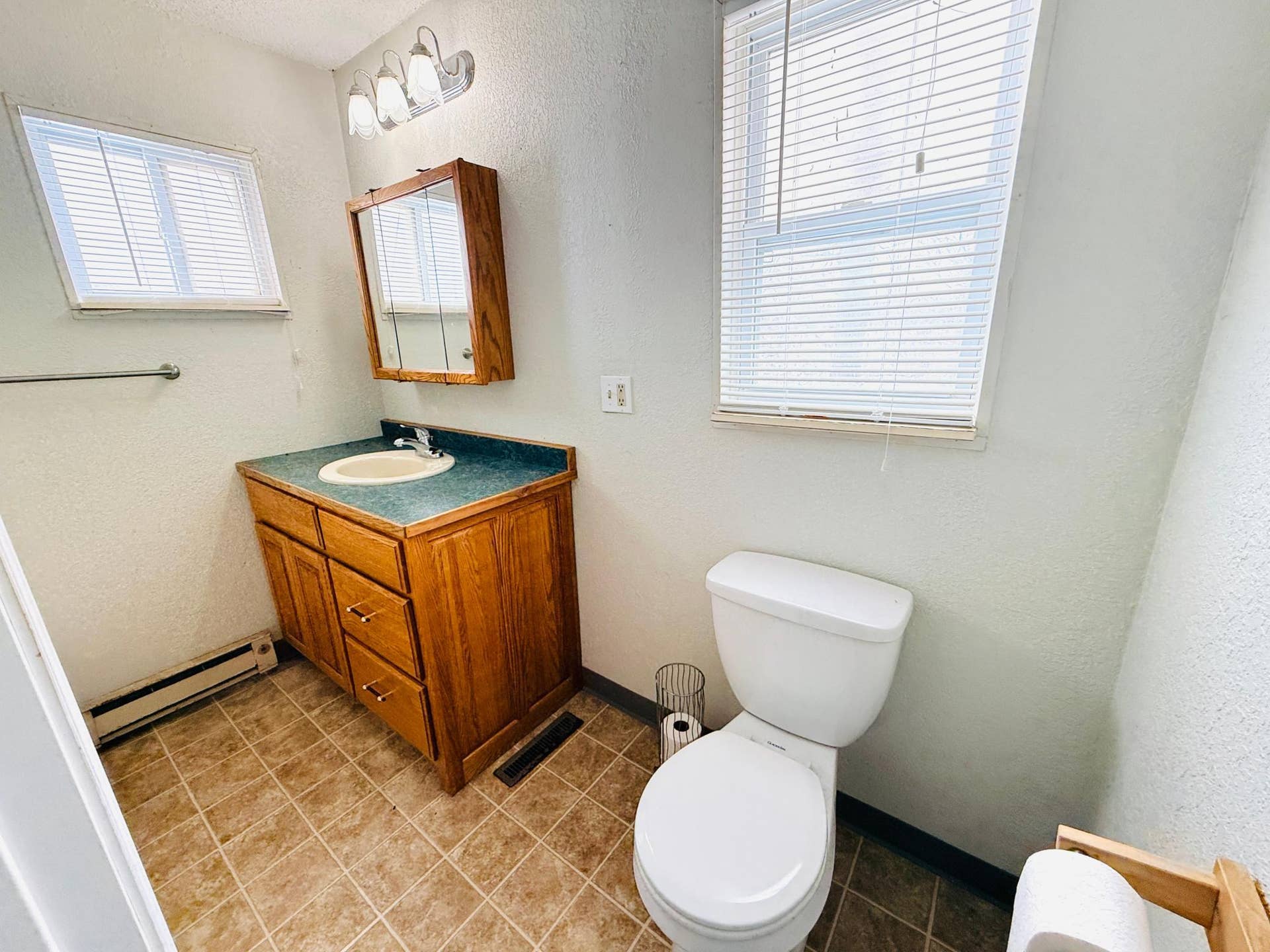 515 Carr Lake Road SE, Bemidji, MN 56601 Main Bathroom