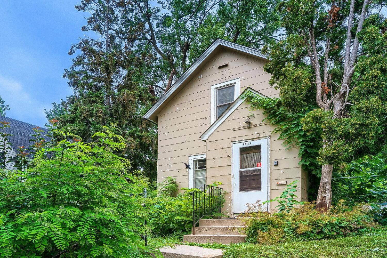 3019 Upton Avenue N, 36, Minneapolis, MN 55411 3019 N Upton Ave - Web Quality - 001 - 01 Exterior Front.jpg