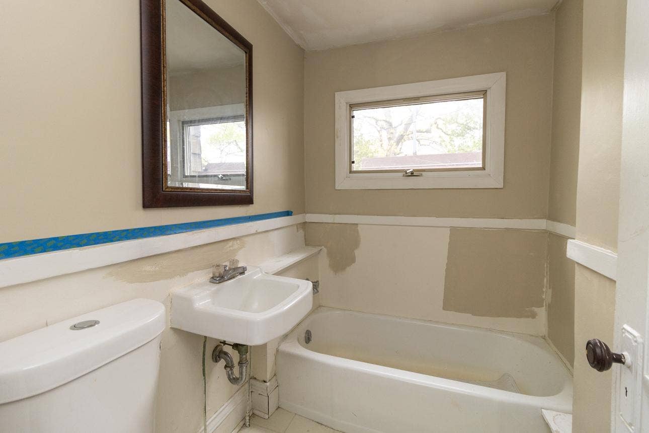 Main level full bath.
