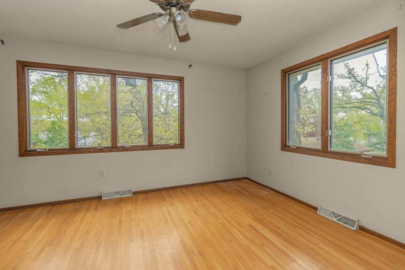Primary bedroom on lakeside.