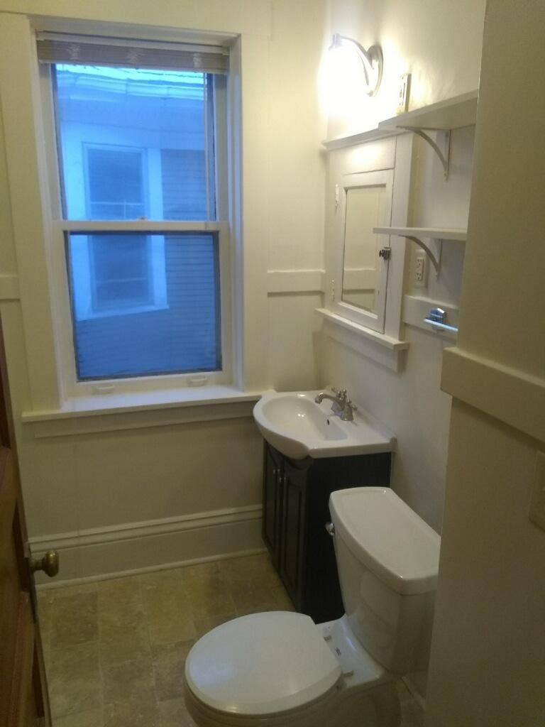 609 Portland Avenue, 101, Saint Paul, MN 55102 Unit 4 - Upper Lvl - Bathroom