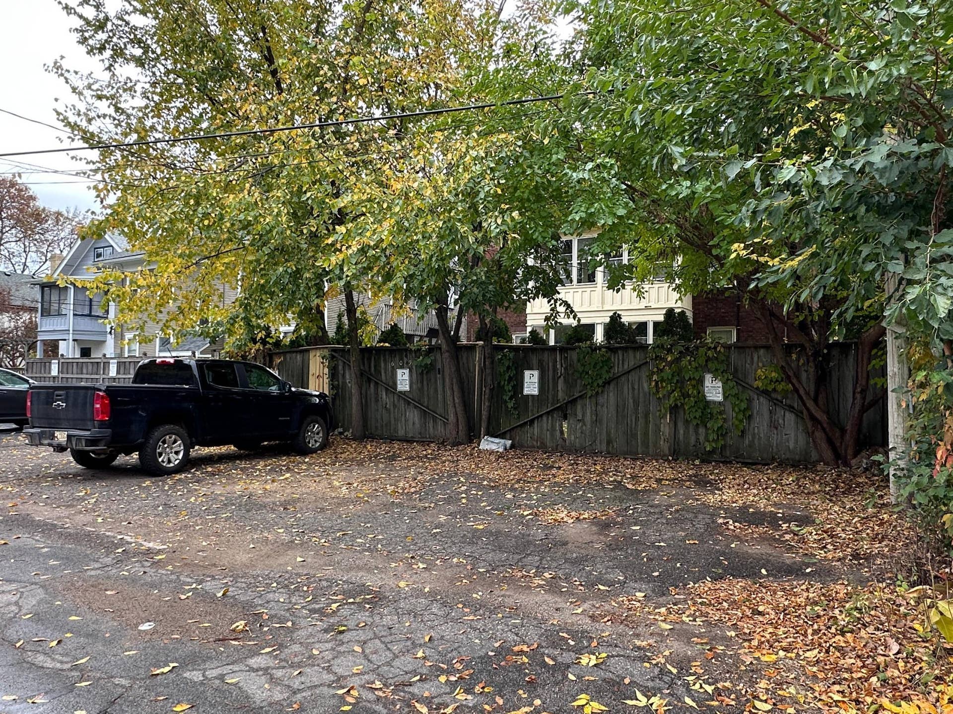 609 Portland Avenue, 101, Saint Paul, MN 55102 5 off-street parking stalls