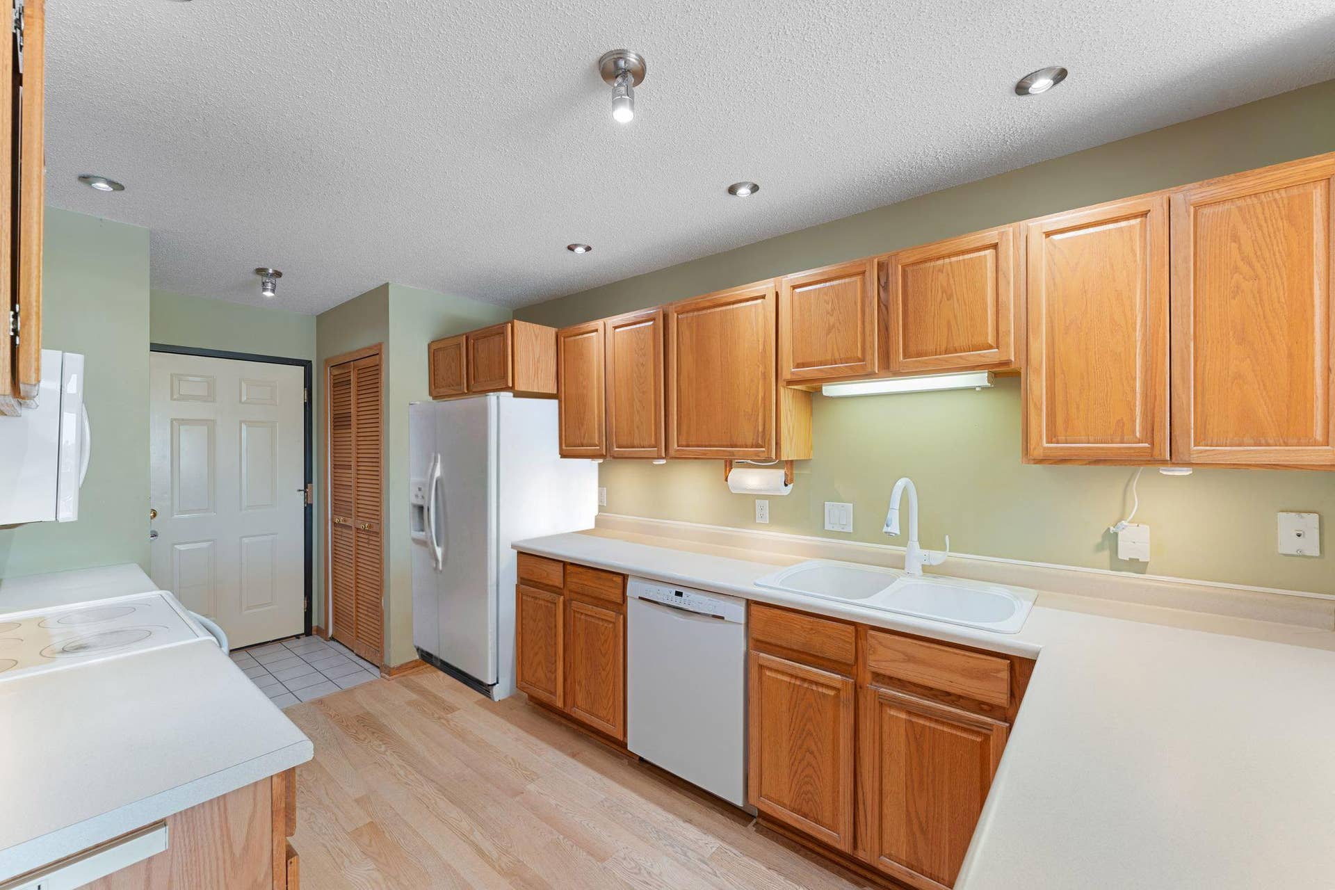 1802 McKinley Street NE, 87, Minneapolis, MN 55418 kitchen.jpg