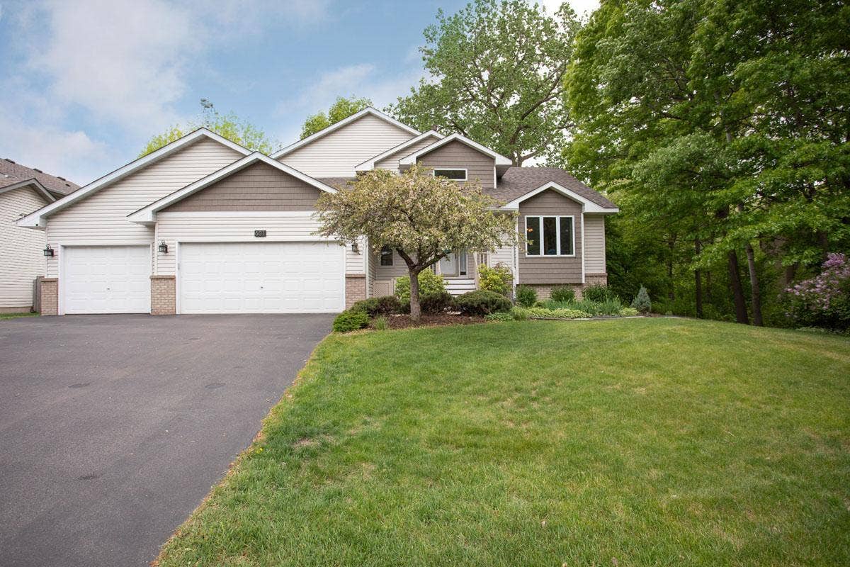 601 Sterling Street S, Maplewood, MN 55119 MaplewoodHome-61061.jpg