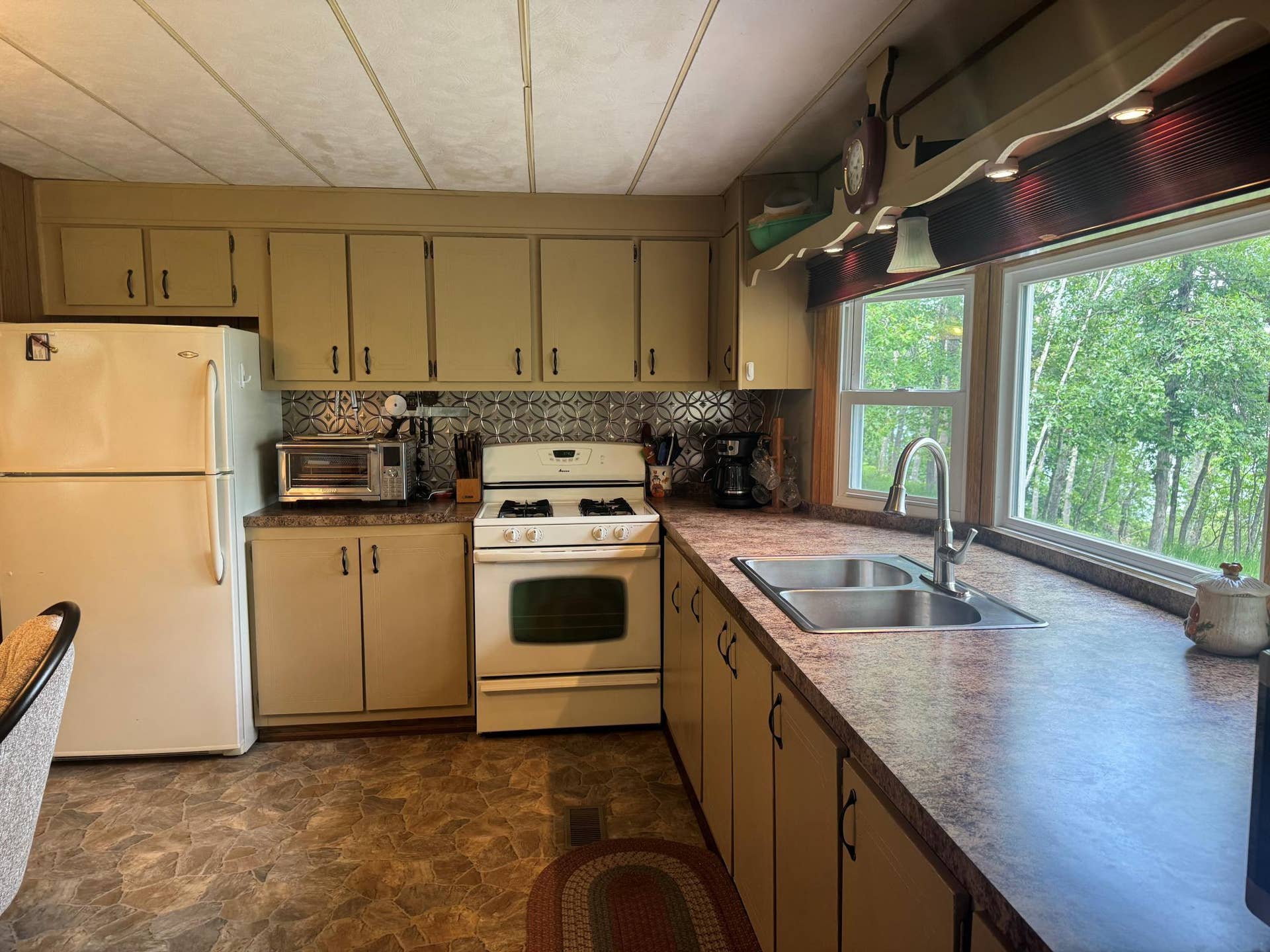 1707 Crosby Court SE, #10, Bemidji, MN 56601 kitchen.jpg