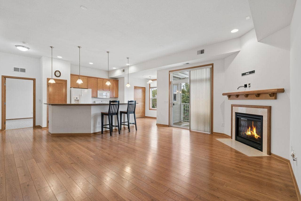 1244 County Road D E, #205, Maplewood, MN 55109 Bright and open!