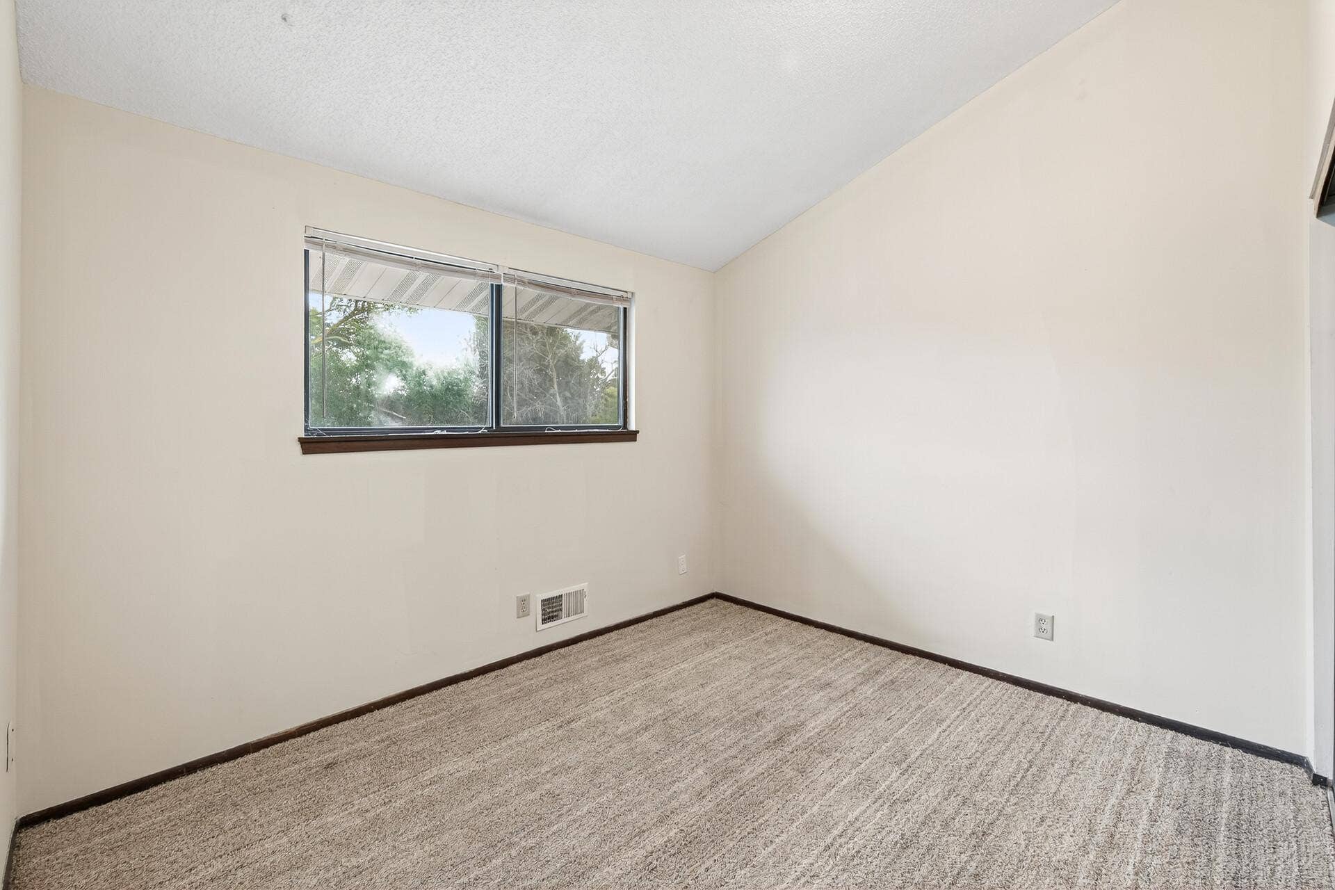 6618 Camden Drive, Brooklyn Center, MN 55430