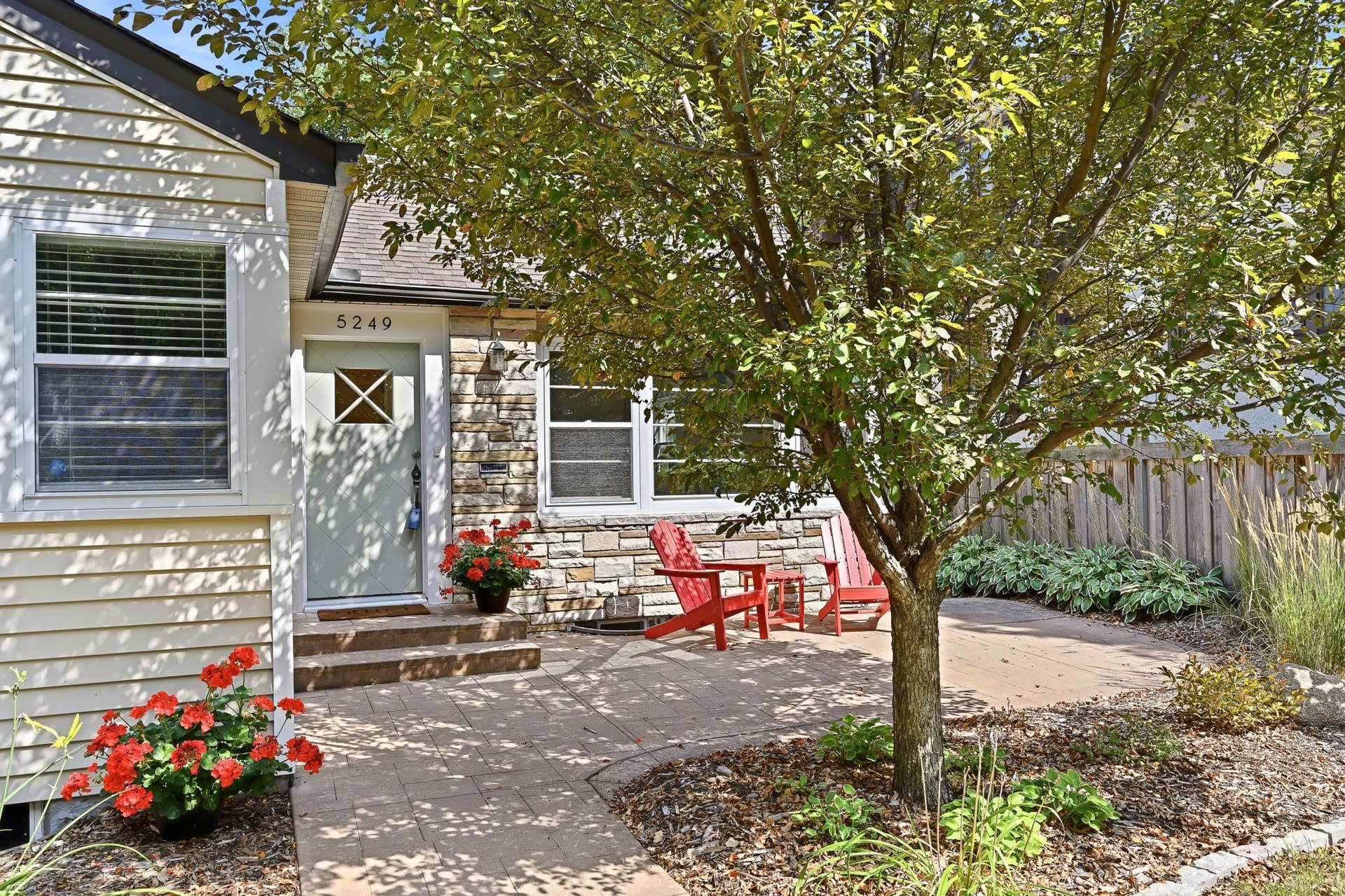 5249 Abbott Avenue S, 28, Minneapolis, MN 55410 Welcome to 5249 Abbott Ave S!