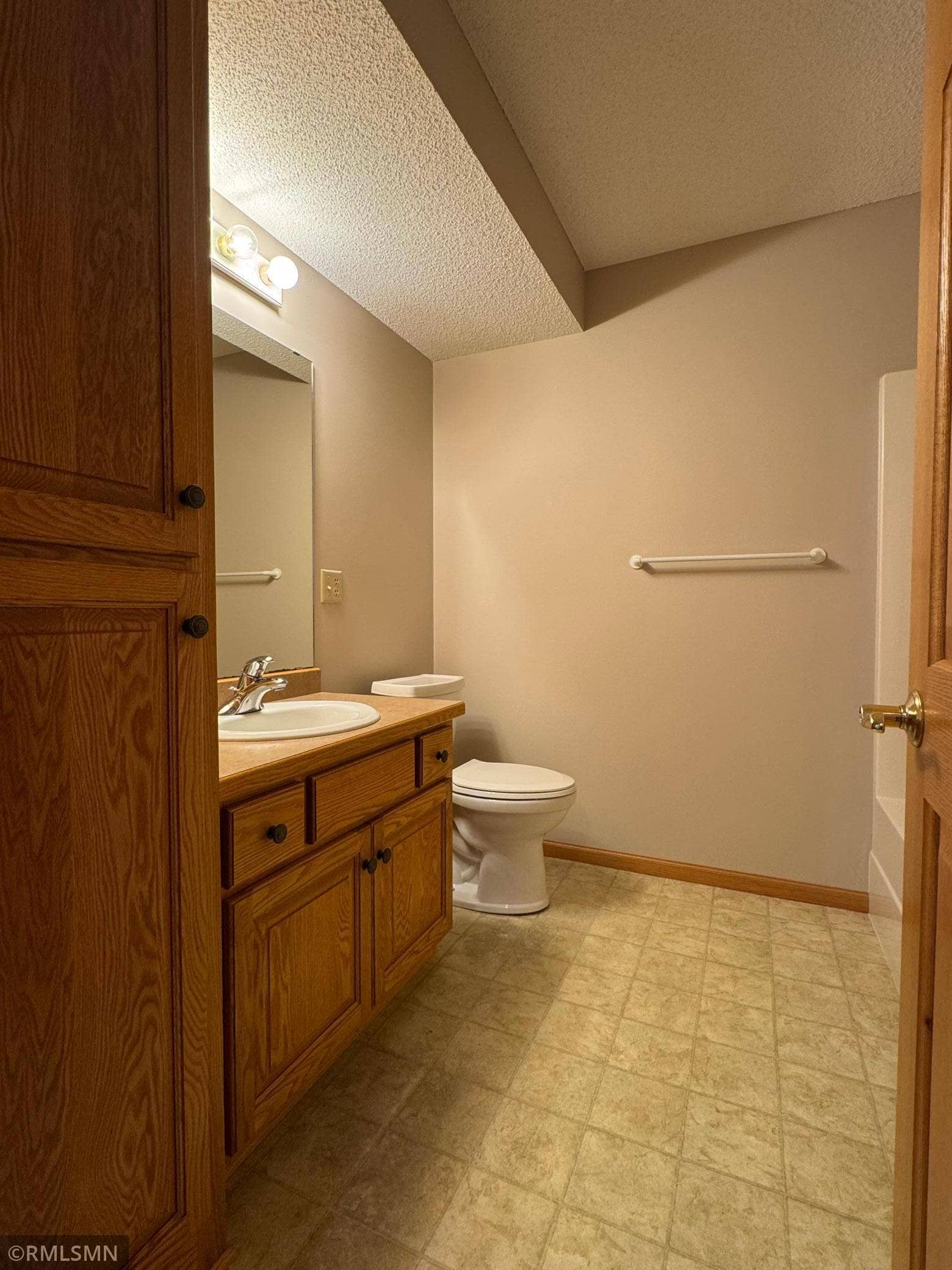 12757 Ferrara Avenue N, Hugo, MN 55038 LL Bath