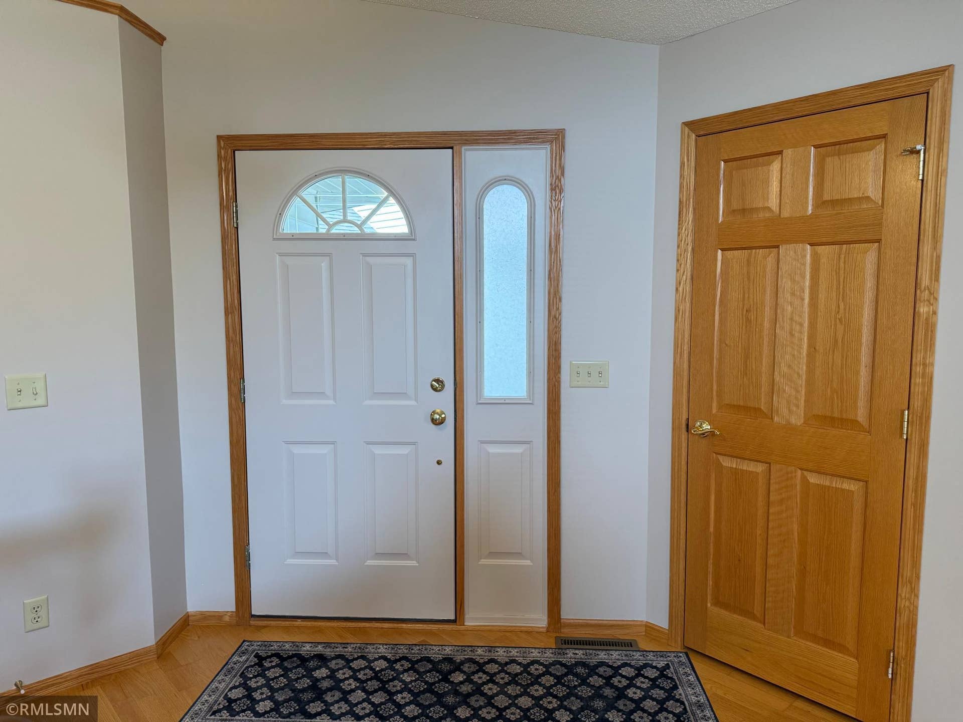 12757 Ferrara Avenue N, Hugo, MN 55038 Large foyer for greating your company