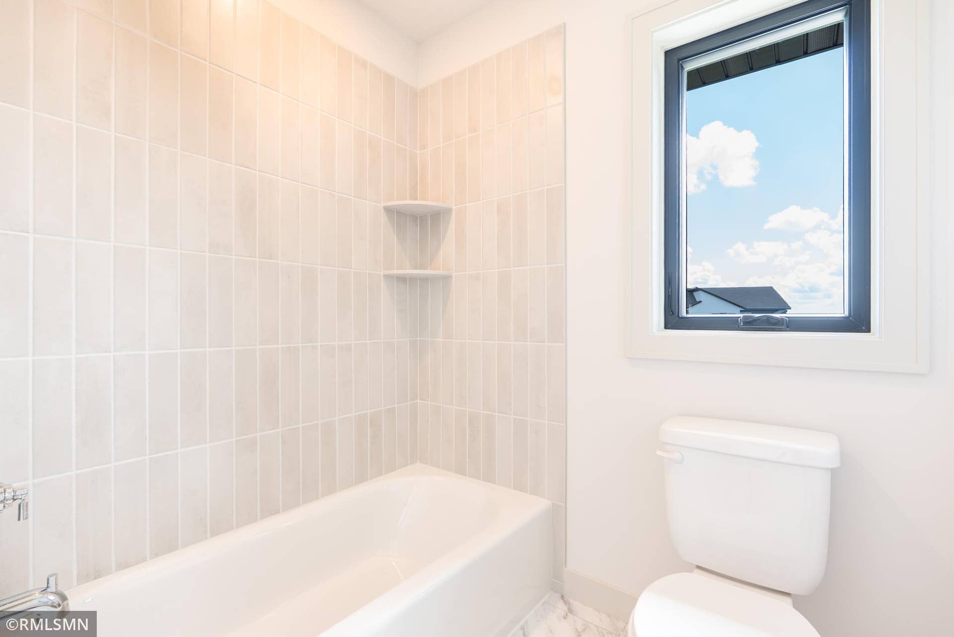 5058 Airlake Draw, Woodbury, MN 55129 DSC02762-Edit.jpg