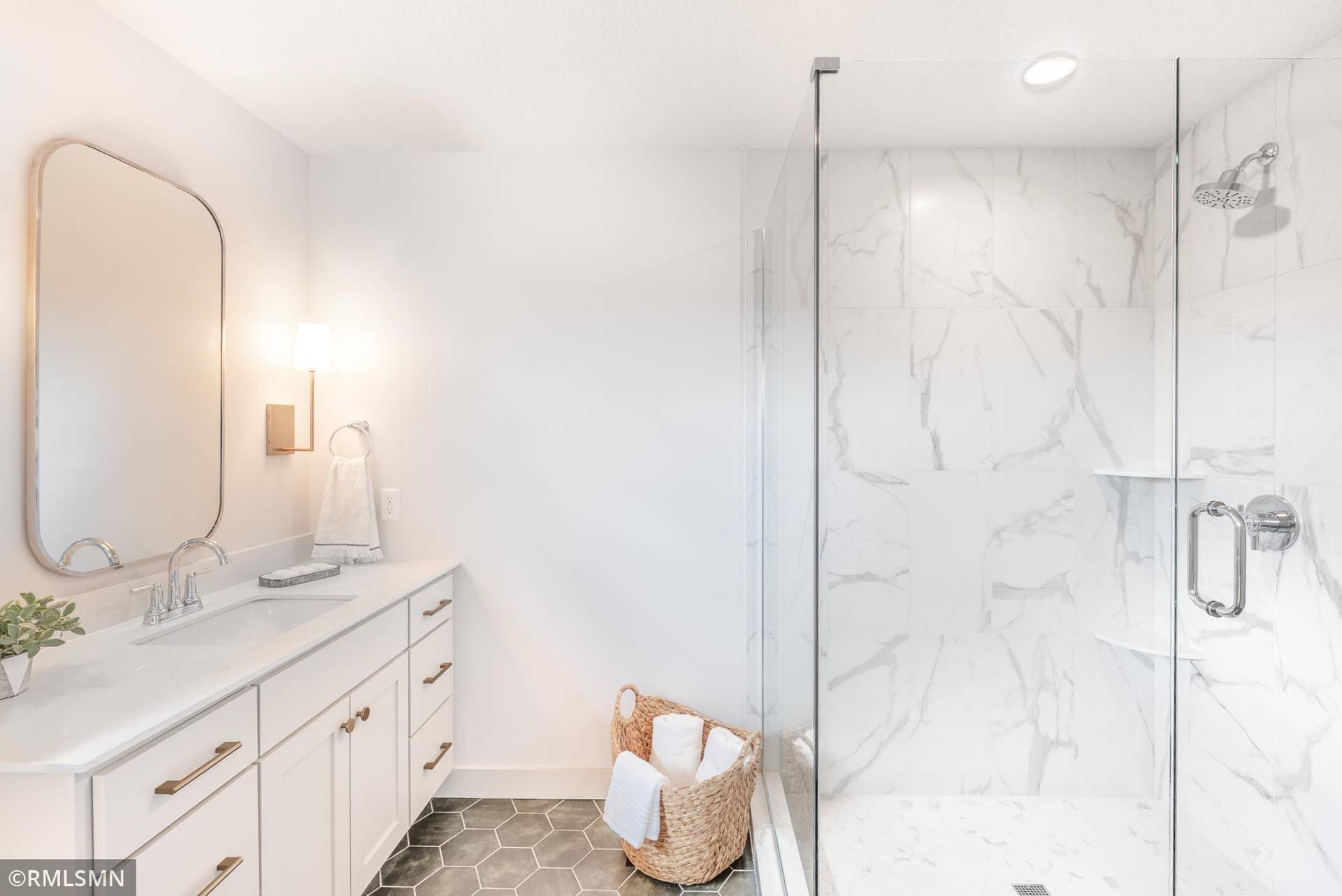 5058 Airlake Draw, Woodbury, MN 55129 DSC02692-Edit.jpg