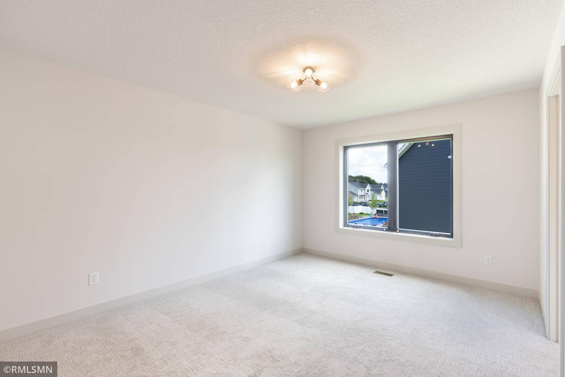 5058 Airlake Draw, Woodbury, MN 55129 DSC02772-Edit.jpg