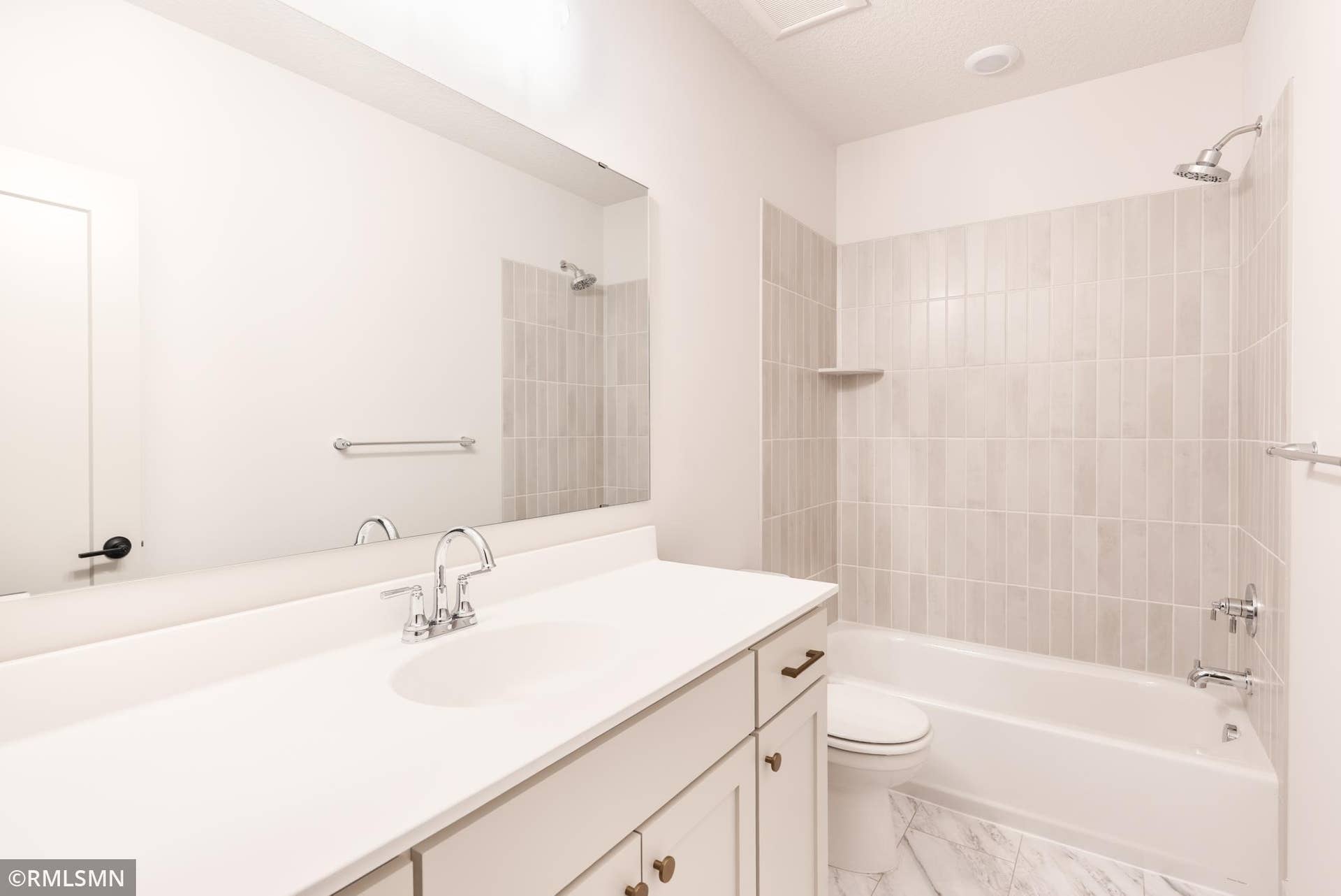 5058 Airlake Draw, Woodbury, MN 55129 DSC02807-Edit.jpg