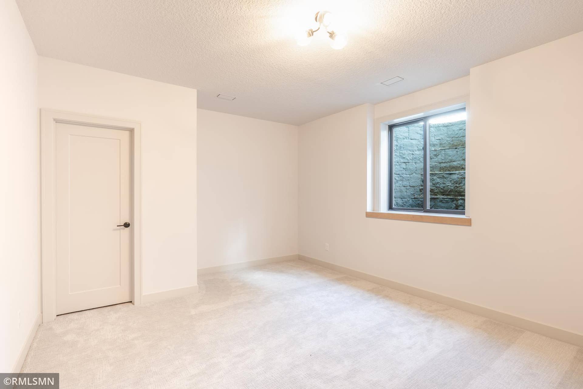5058 Airlake Draw, Woodbury, MN 55129 DSC02812-Edit.jpg