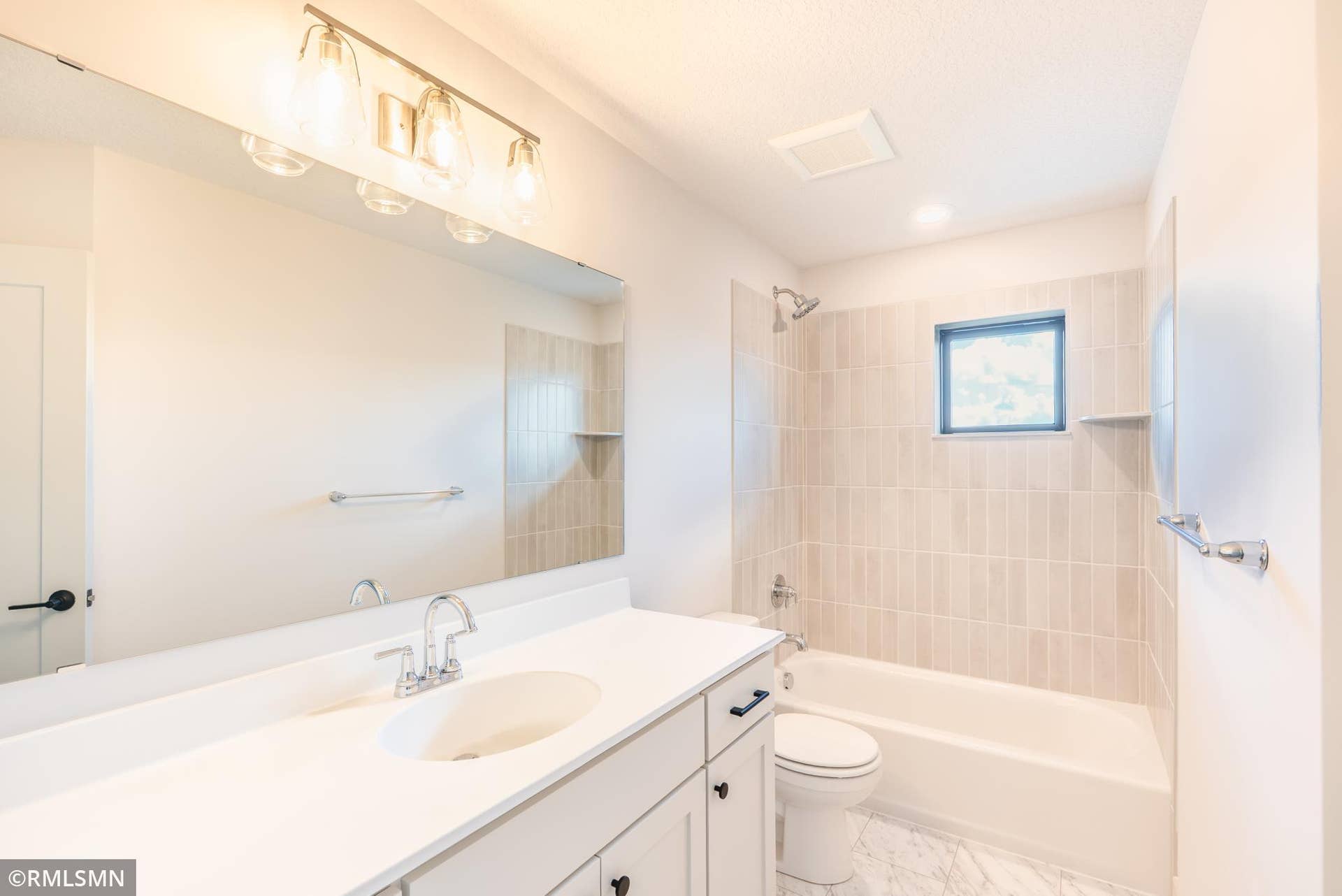 5058 Airlake Draw, Woodbury, MN 55129 DSC02727-Edit.jpg