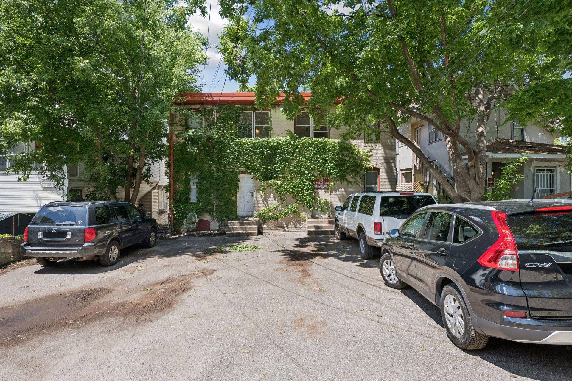 2621 2nd Avenue S, 84, Minneapolis, MN 55408 Large paved parking lot - plenty of parking for tenants!