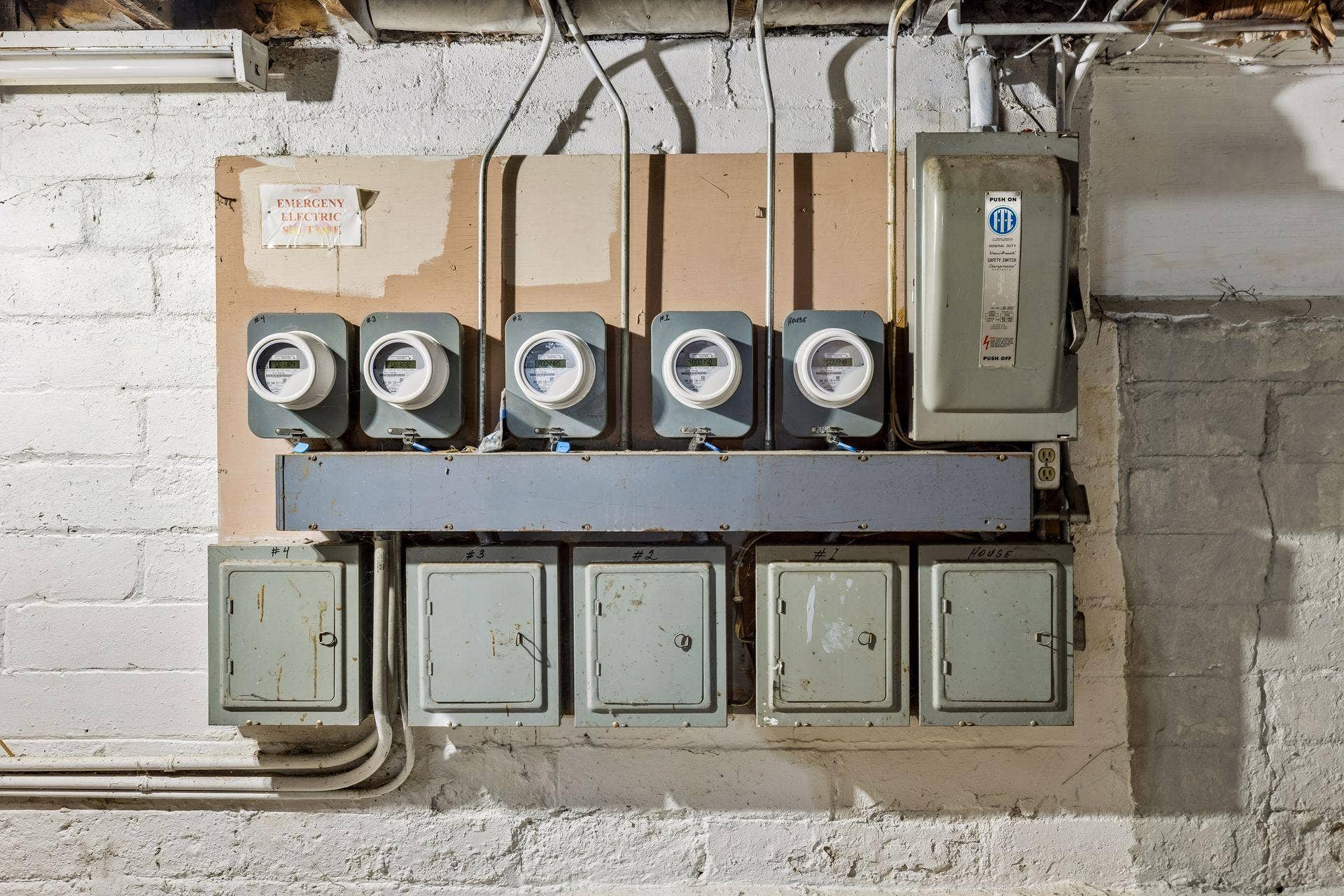 2621 2nd Avenue S, 84, Minneapolis, MN 55408 Separate Electrical for each unit