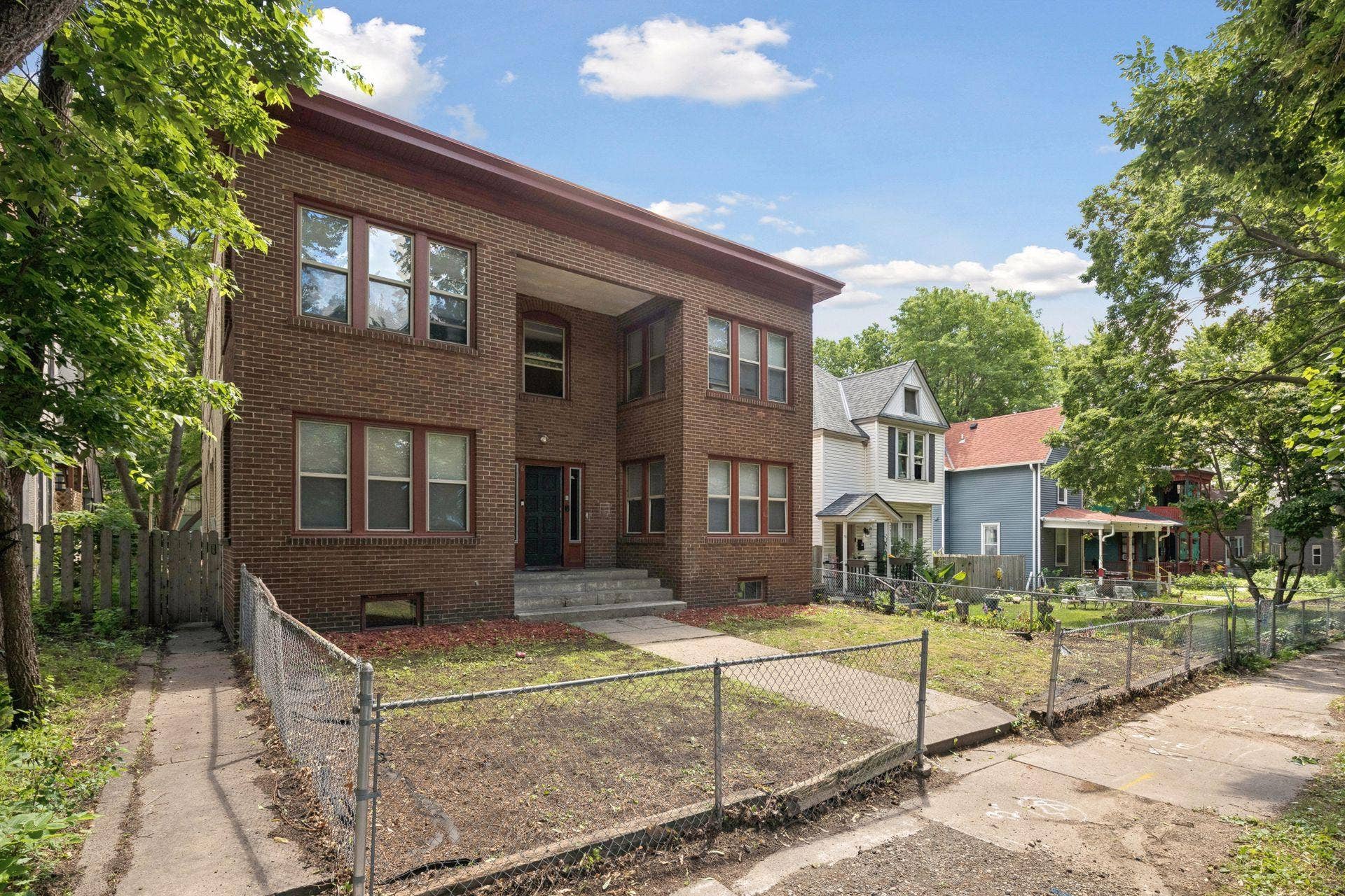 2621 2nd Avenue S, 84, Minneapolis, MN 55408 All brick, newer roof, soffits and windows