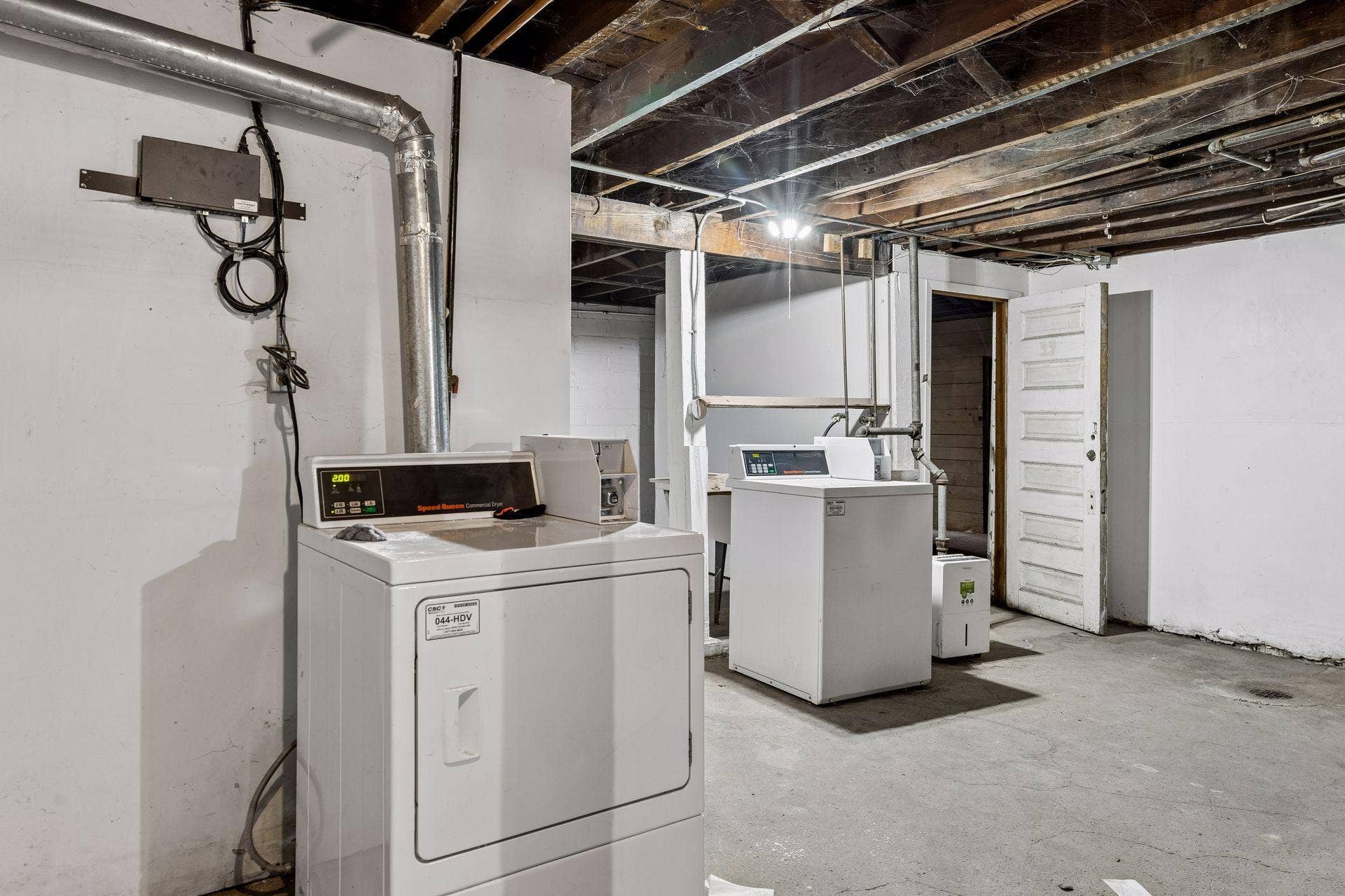 2621 2nd Avenue S, 84, Minneapolis, MN 55408 Shared coin operated laundry - lower level