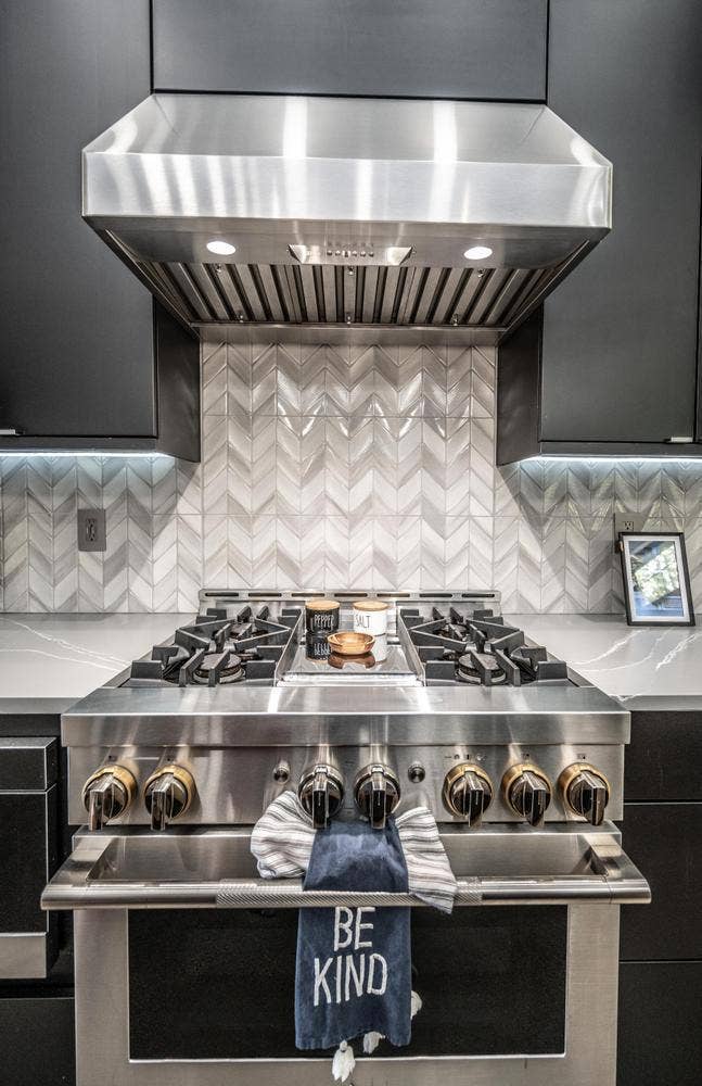 048-100-Kitchen-647x1000.jpg