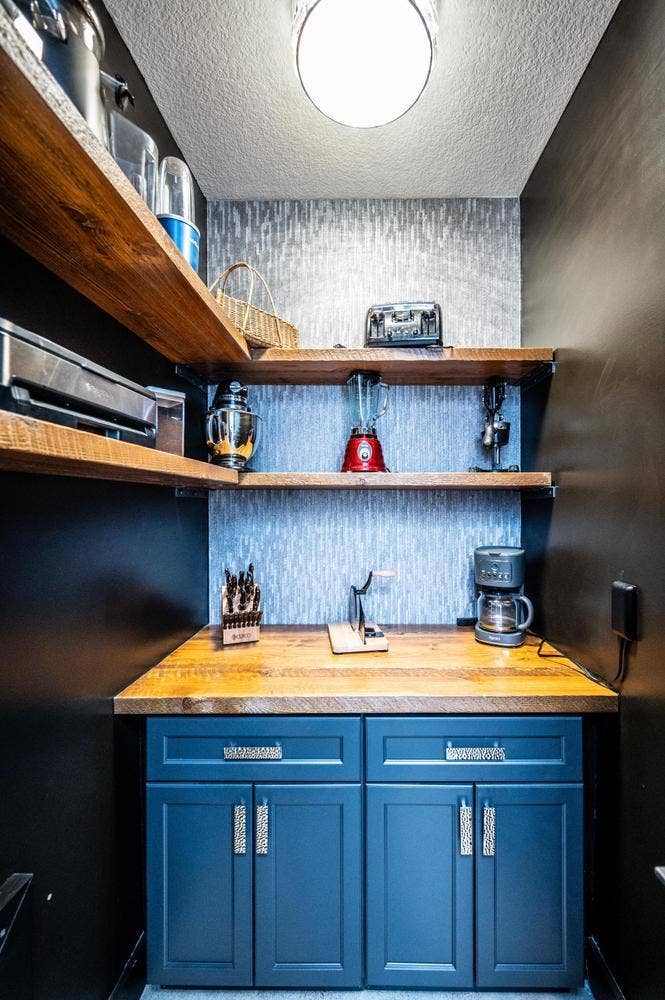 050-117-Butlers Pantry-666x1000.jpg