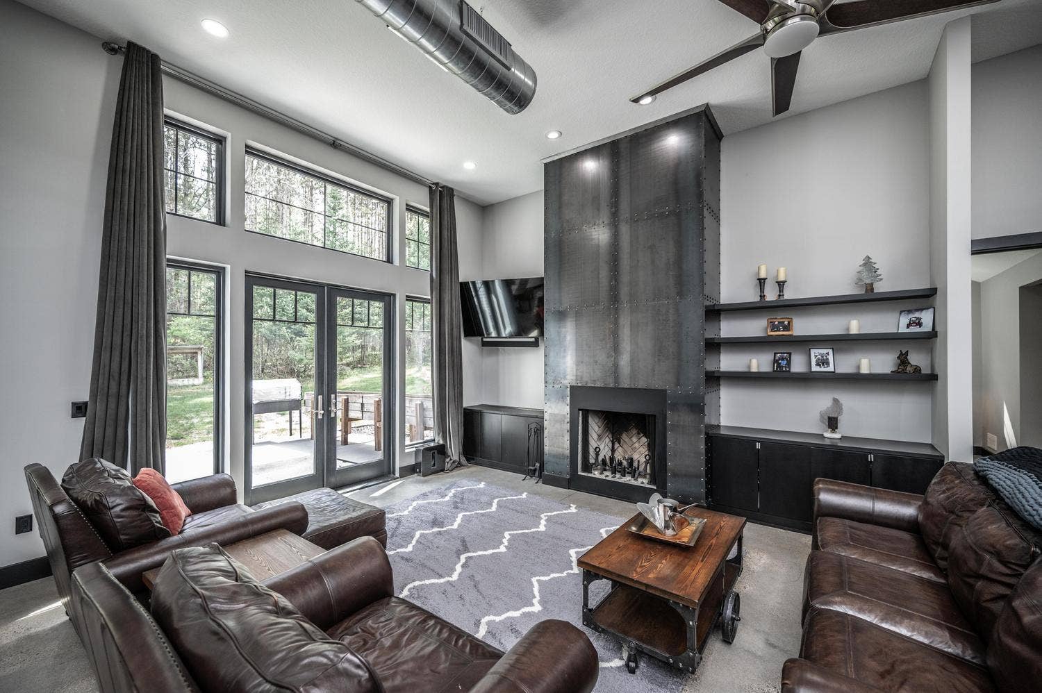 042-091-Living Room-1500x999.jpg
