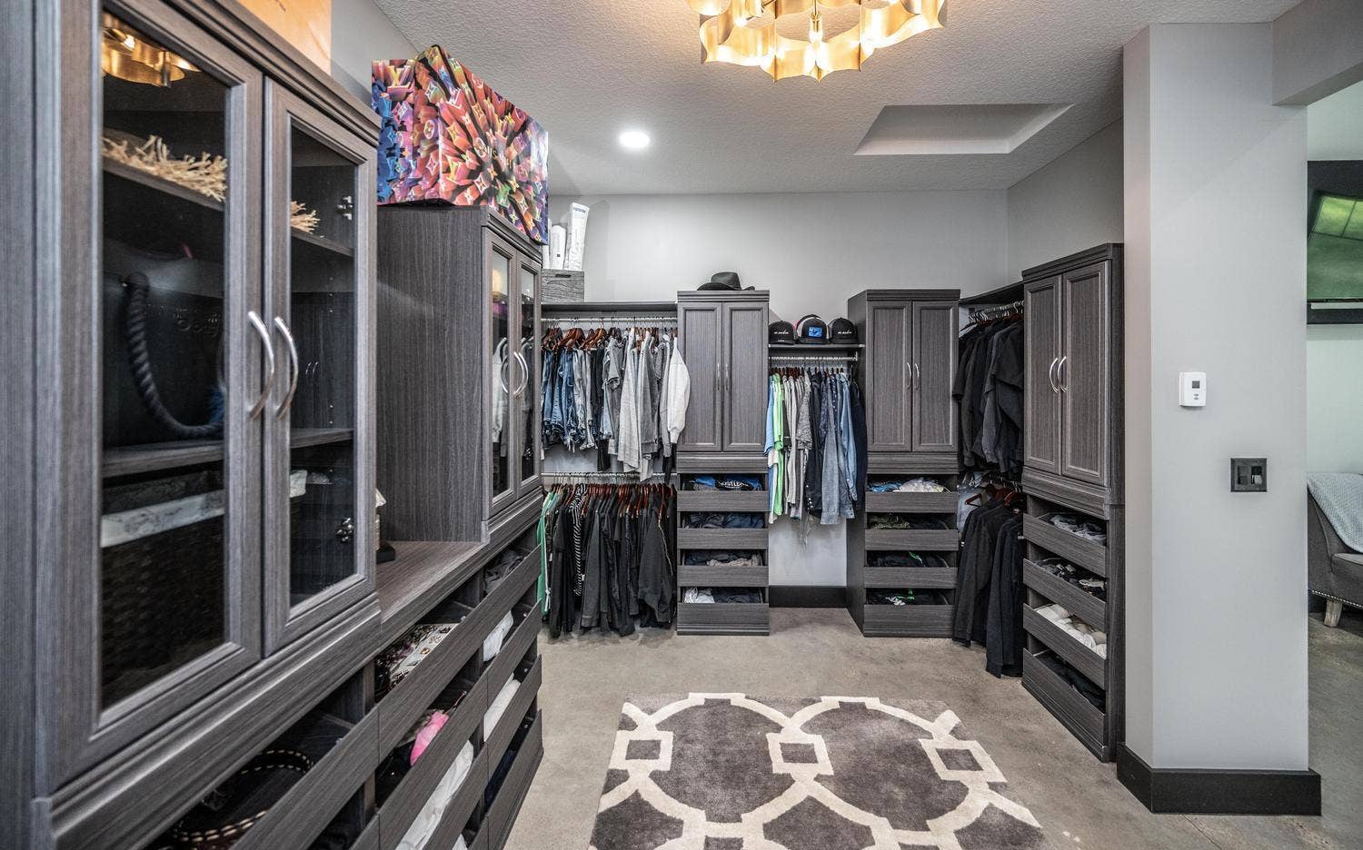 064-169-Primary Closet-1500x936.jpg