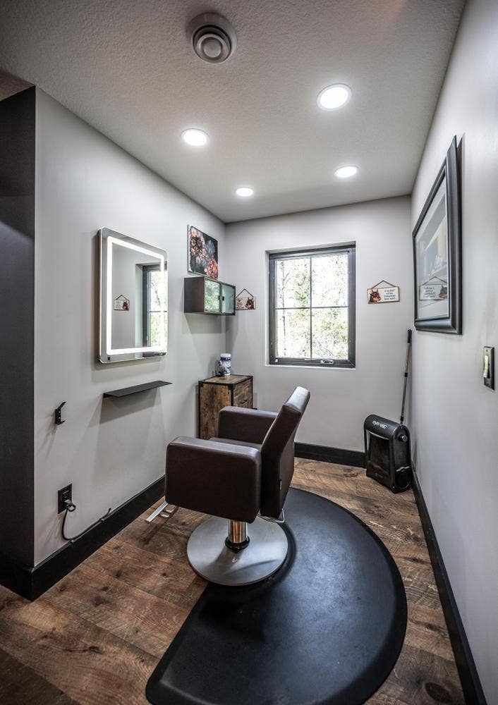 081-162-Barber Shop-707x1000.jpg