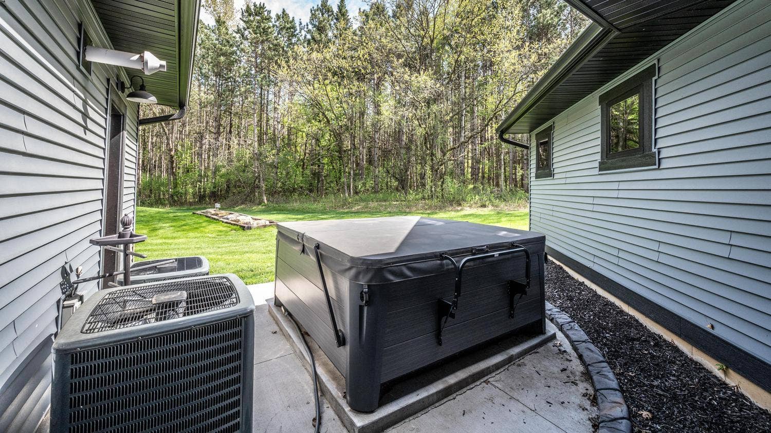 031-172-Hot Tub-1500x842.jpg