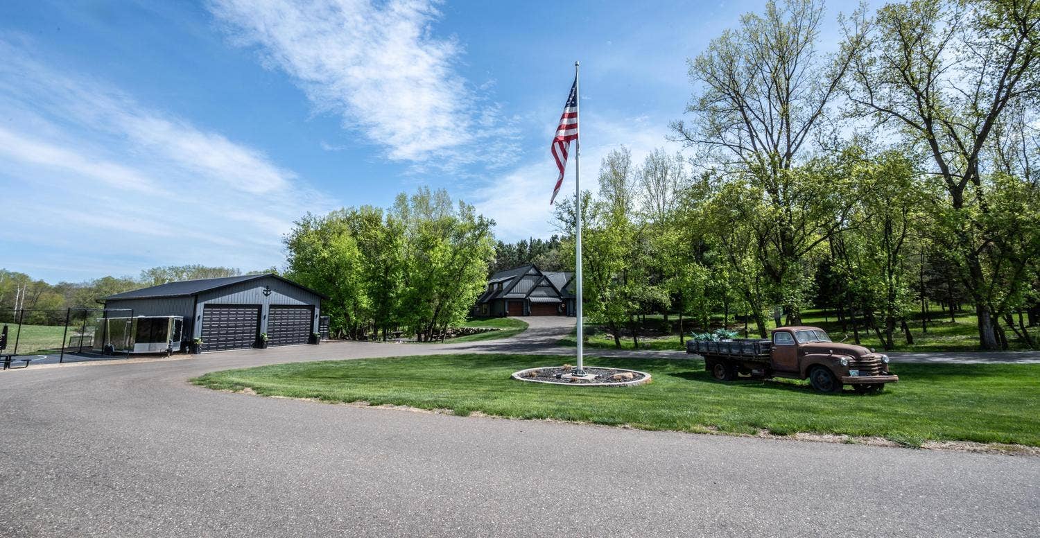 011-124-Front Yard-1500x776.jpg
