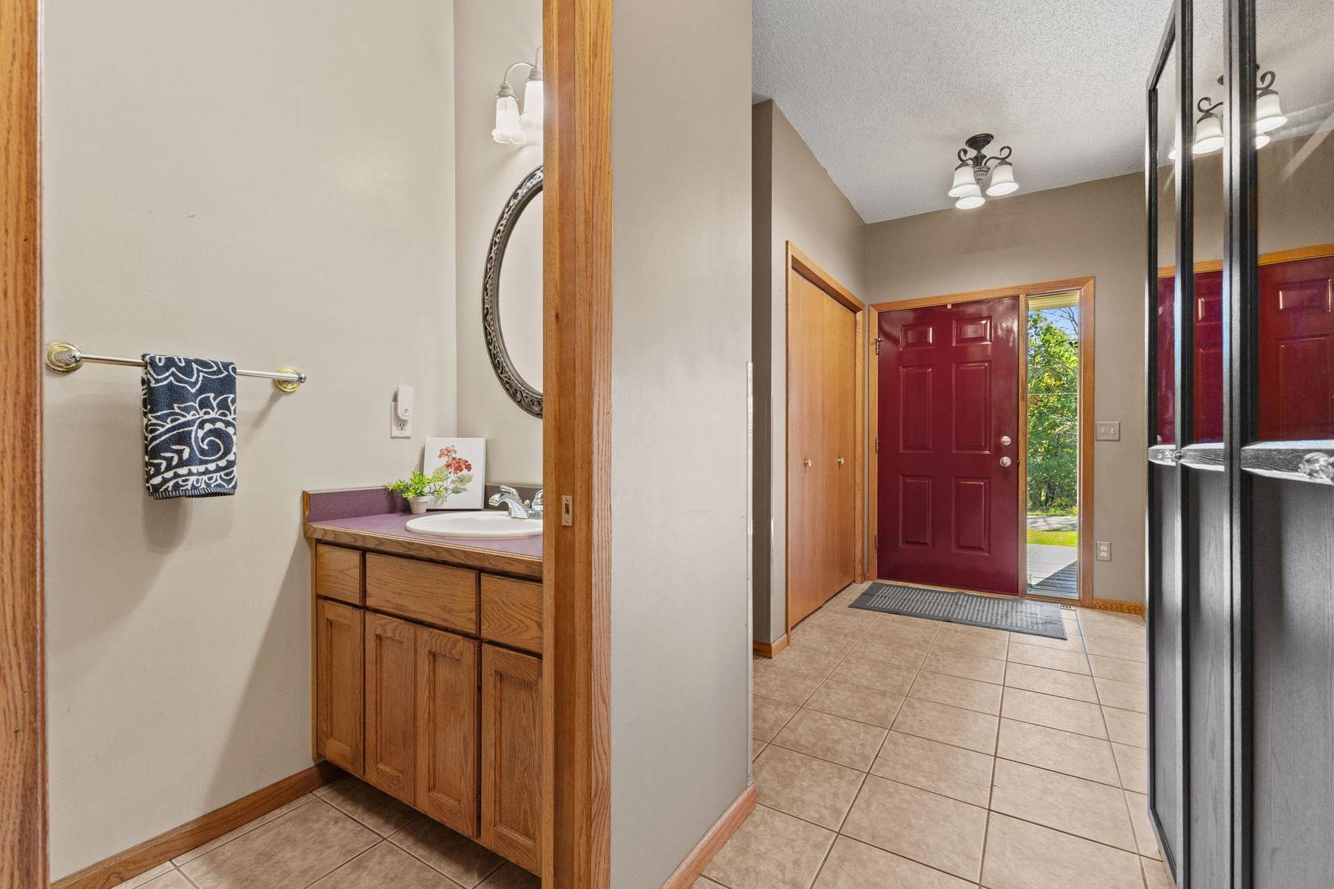 61 212th Lane NW, Cedar, MN 55011 Convenient entryway half bath.