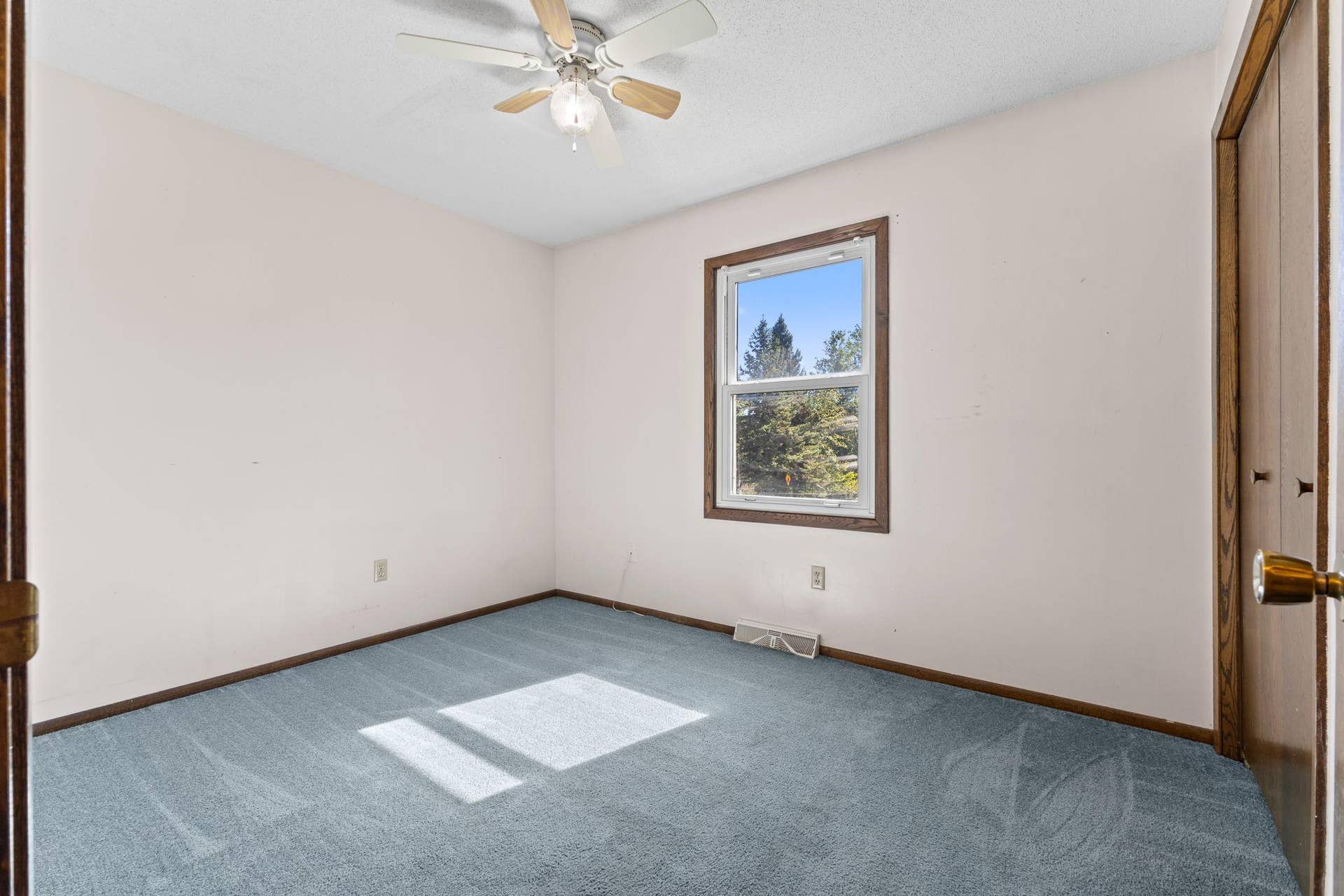 61 212th Lane NW, Cedar, MN 55011 61 212th Lane NW, Cedar, MN 55011