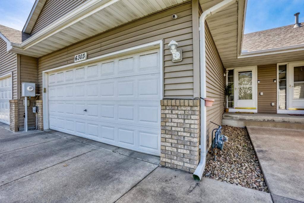 6303 Cavell Court, Brooklyn Park, MN 55428 6303 Cavell Court - MLS Sized - 001 - 01 Exterior Front.jpg