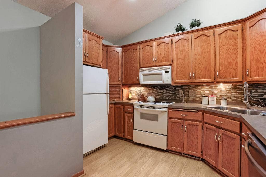 6303 Cavell Court, Brooklyn Park, MN 55428 6303 Cavell Court - MLS Sized - 008 - 08 Kitchen.jpg