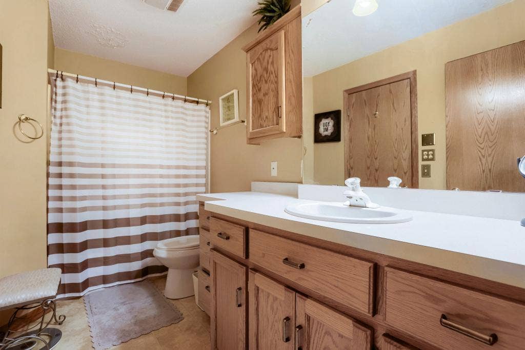 6303 Cavell Court, Brooklyn Park, MN 55428 6303 Cavell Court - MLS Sized - 015 - 15 Primary Bathroom.jpg